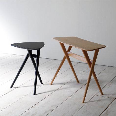 SCOP Triangle Side Table | Oak Wood – atomi pte ltd