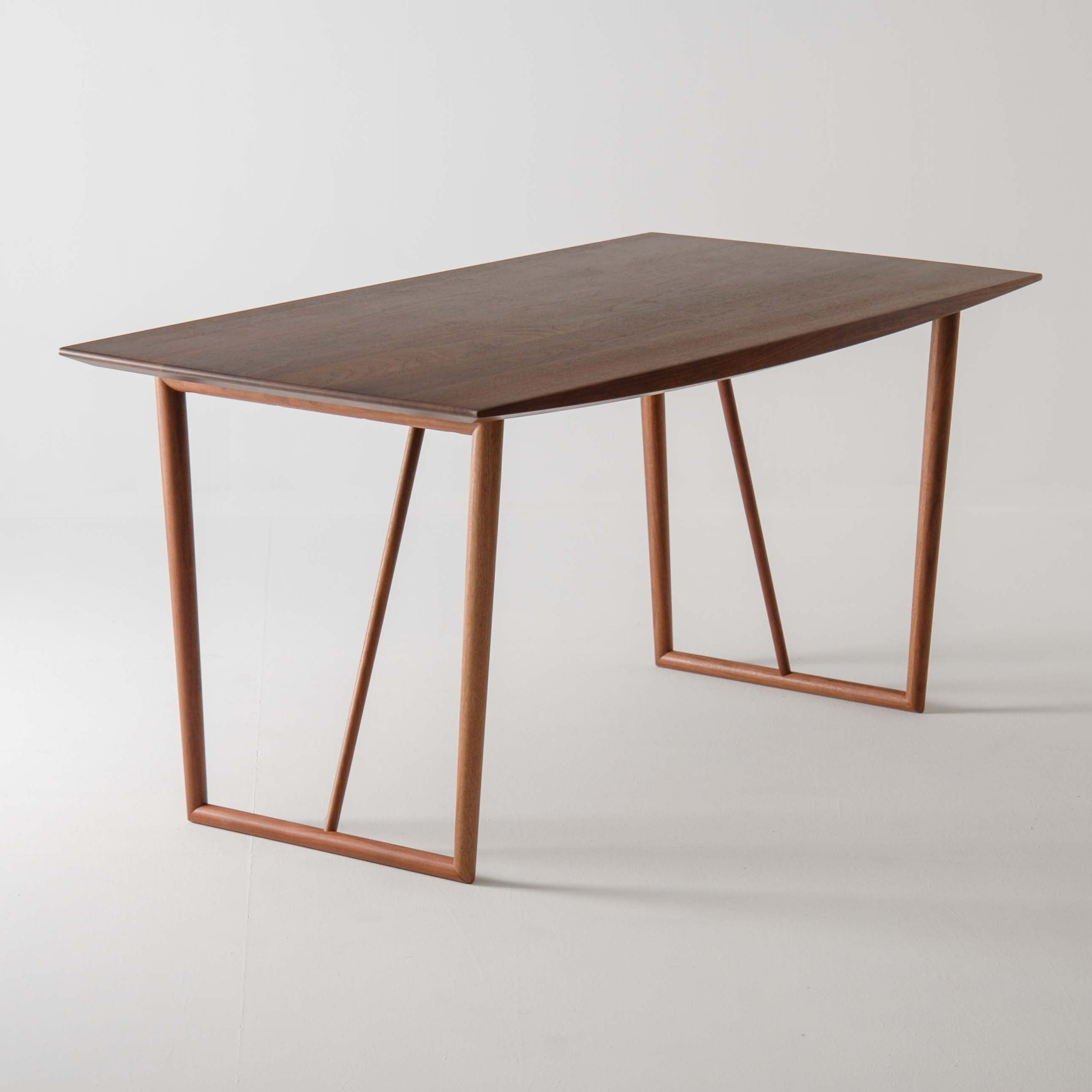 FORMS L-Type Table | Walnut – atomi pte ltd