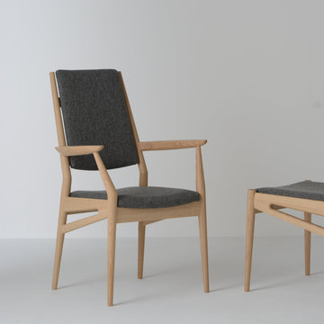 Resty Armchair | Oak