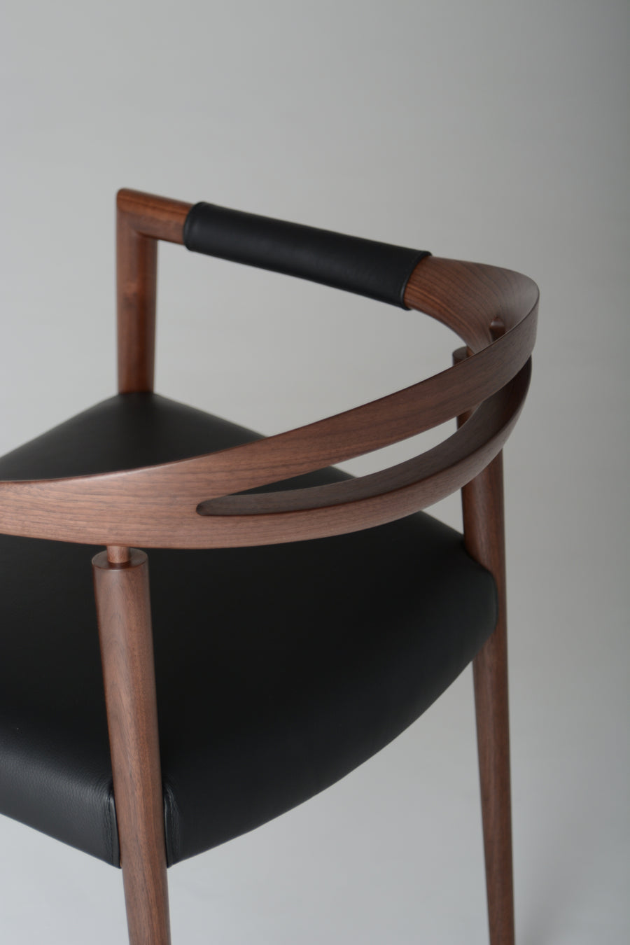 N(en) SOLA Armchair | Walnut